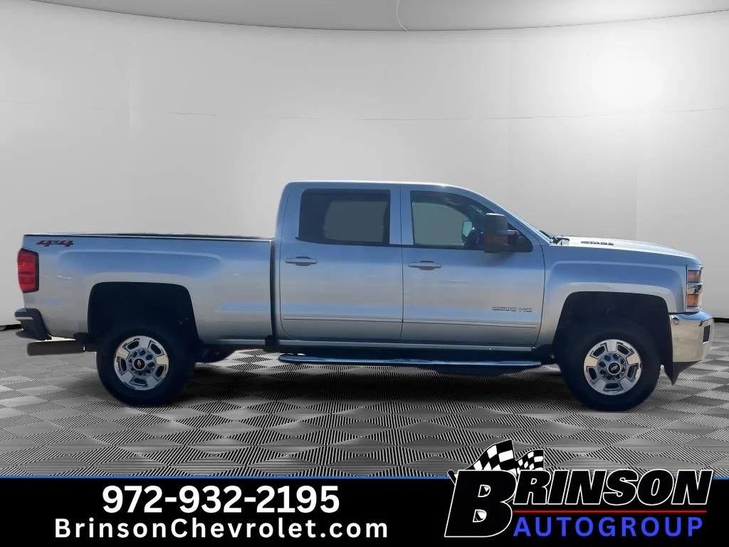 Used 2019 SILVER ICE METALLIC Chevrolet LT image 4
