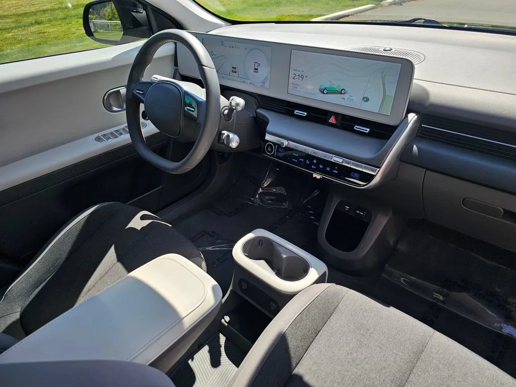 Used 2022  Hyundai SE image 10