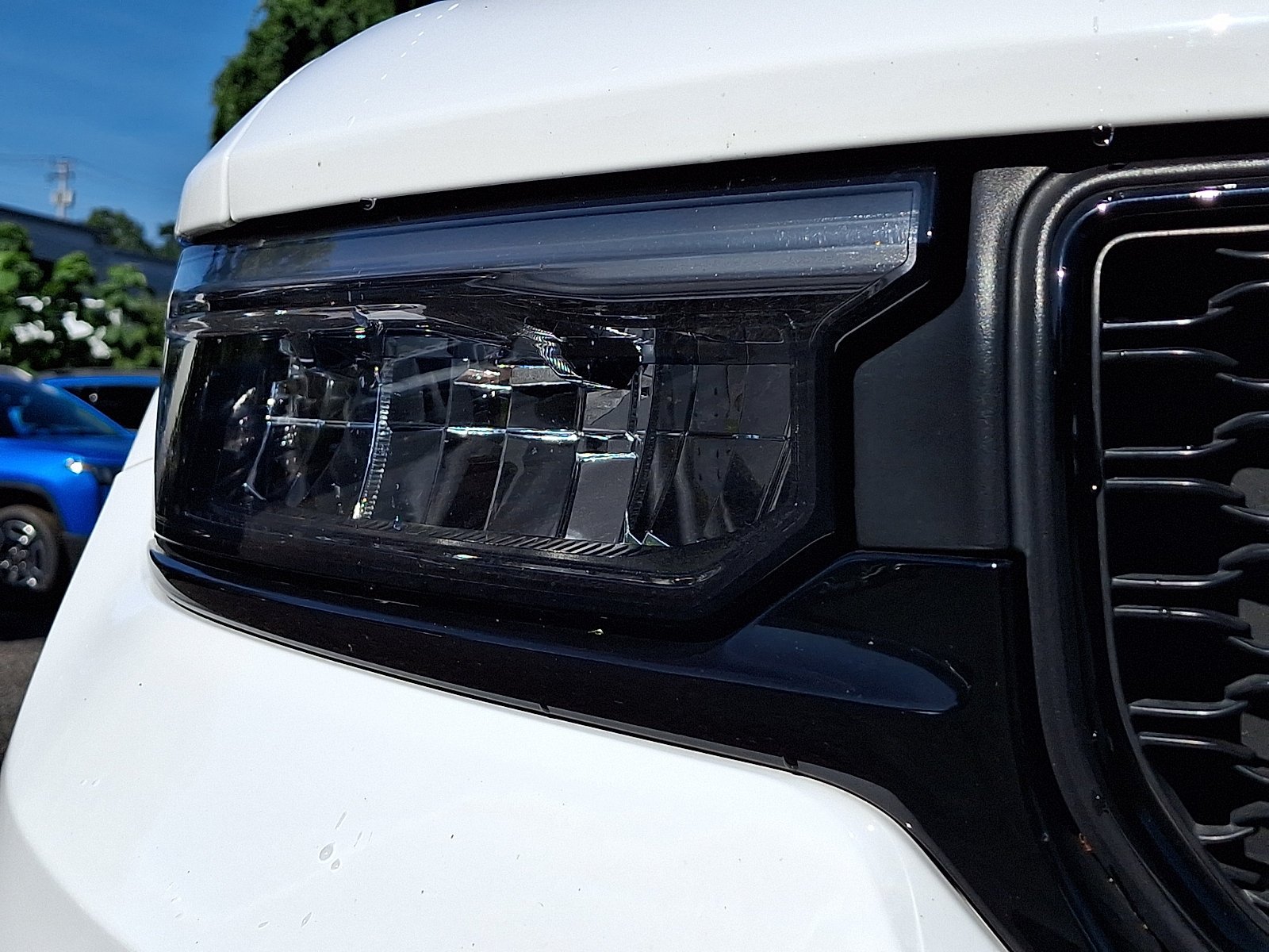 Used 2023 Bright White Clearcoat Jeep Altitude image 9