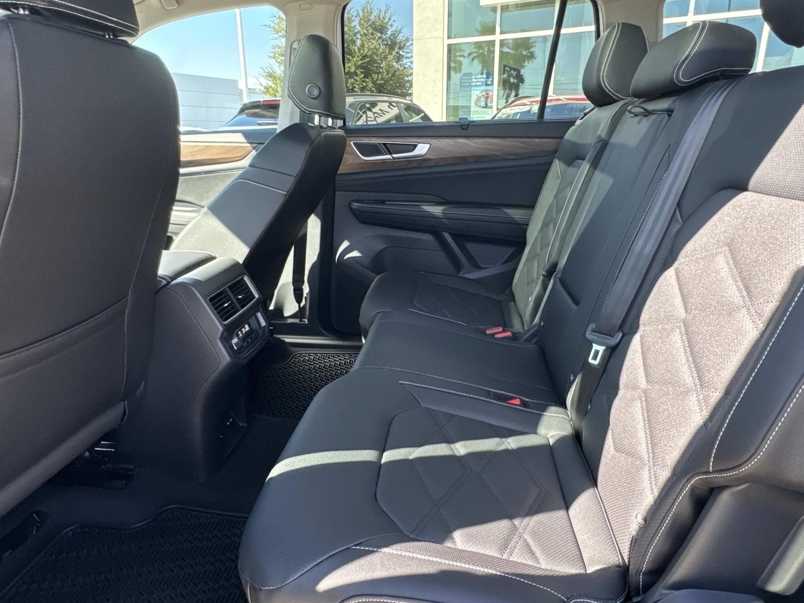 2026 Volkswagen Atlas SE w/Tech - Photo 8