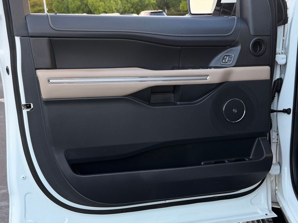 Used 2022 White Ford Limited image 30