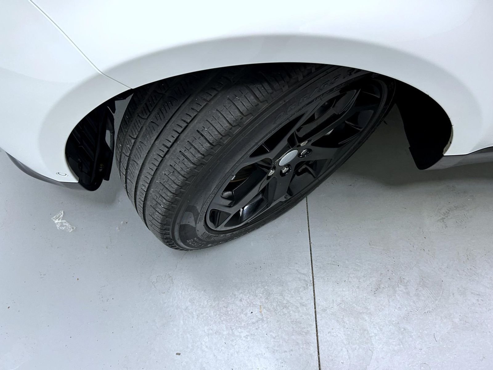 Used 2019 White Land Rover HSE image 23
