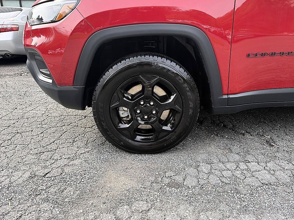 Used 2023 Redline Pearlcoat Jeep Trailhawk image 8