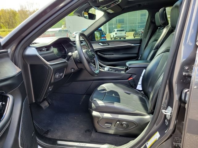Used 2022 Gray Jeep Overland image 9