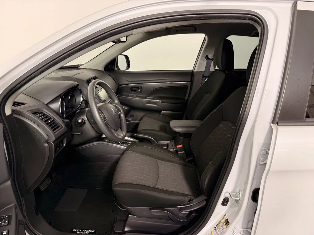 Used 2024  Mitsubishi 2.0 ES image 2