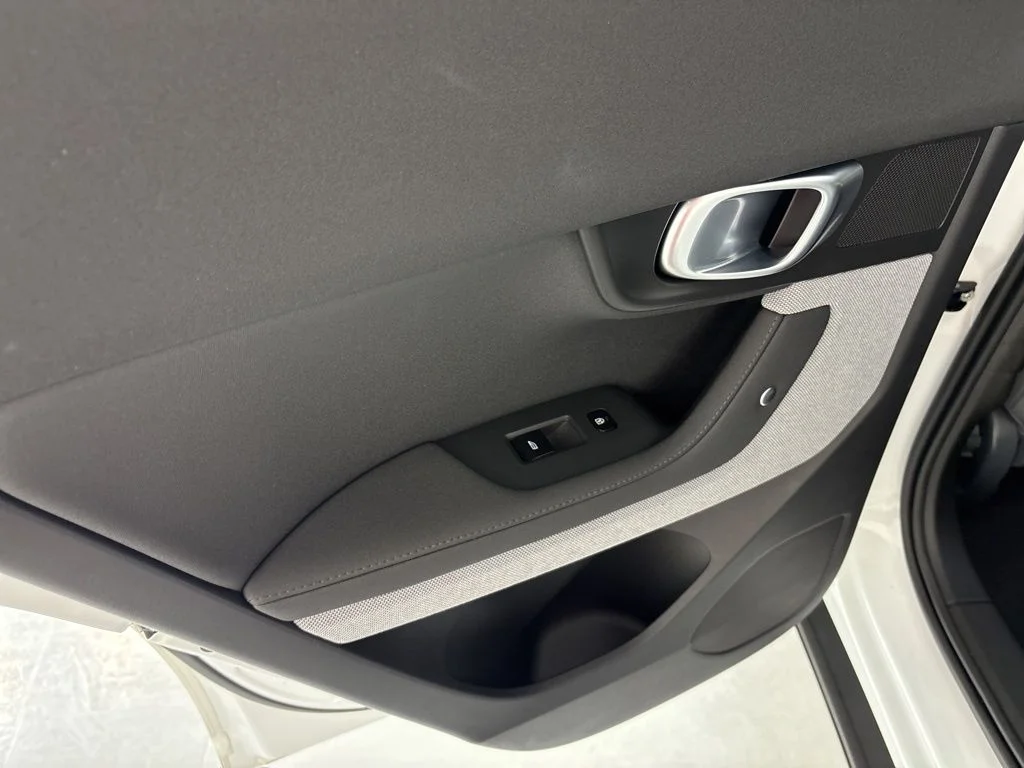 Used 2023 White Polestar Long Range Dual Motor image 23
