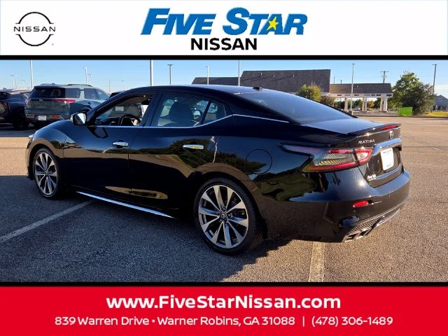 Used 2021 Black Nissan Platinum image 9