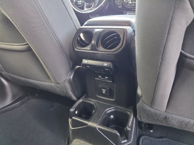 Used 2020 Black Clearcoat Jeep Sahara image 14