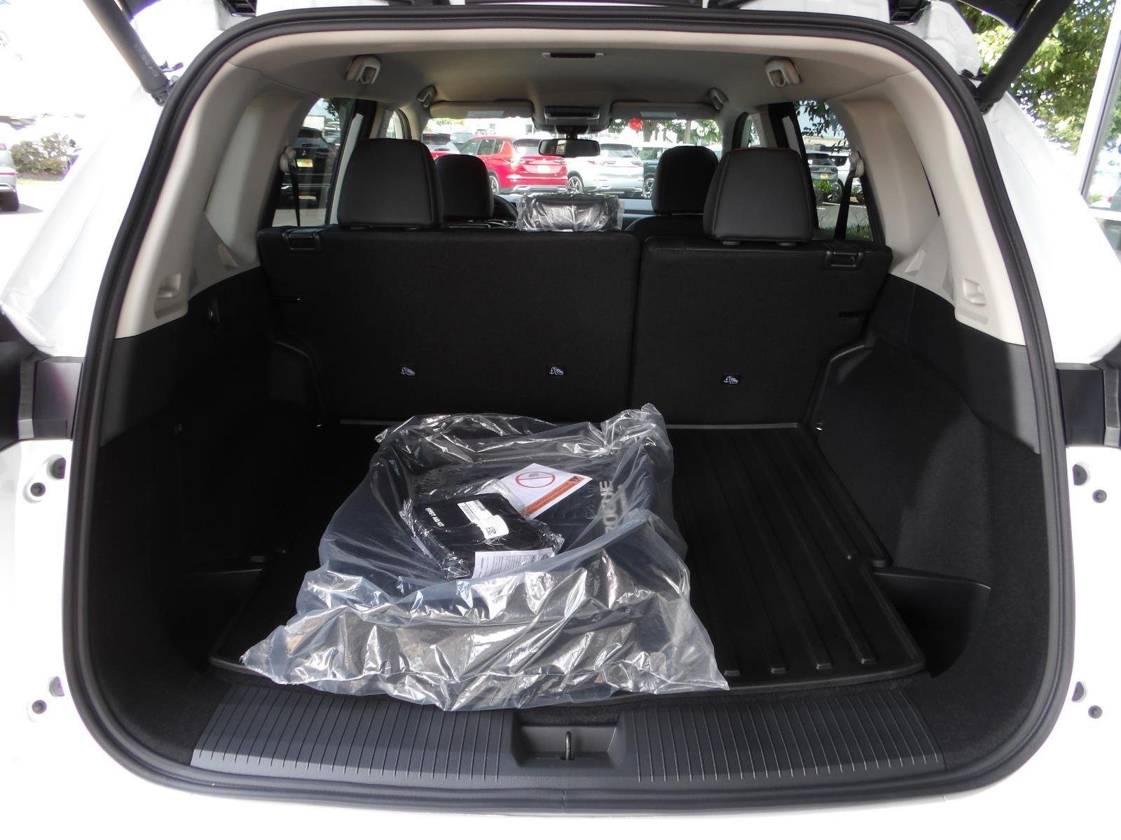 New 2026 Everest White Pearl TriCoat Nissan Rock Creek® image 11