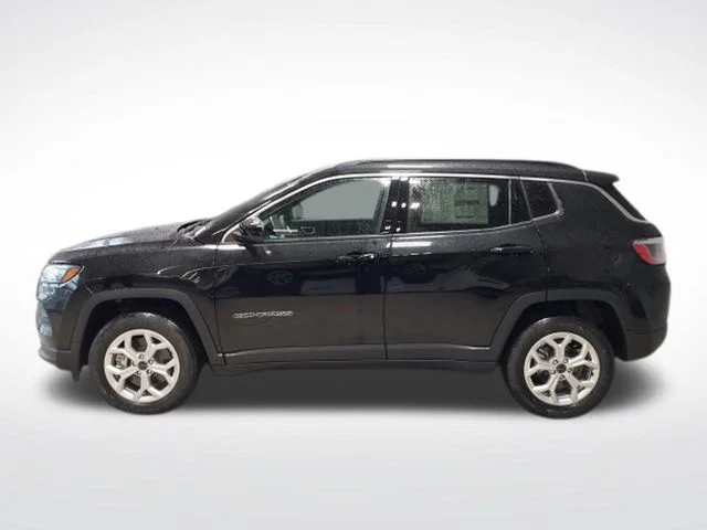 New 2026 Black Jeep Latitude image 19