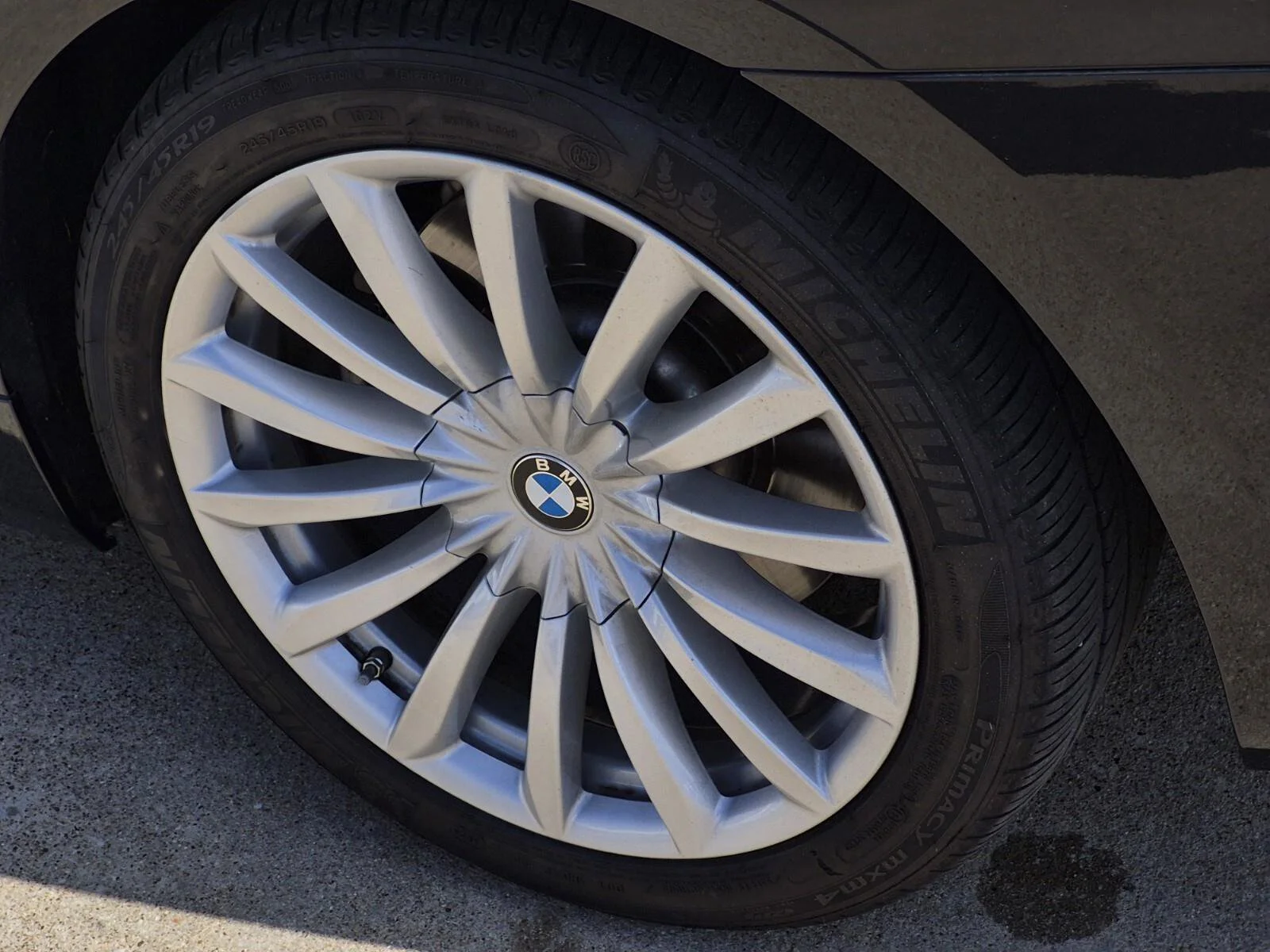 Used 2022 Black Sapphire Metallic BMW 740i image 7