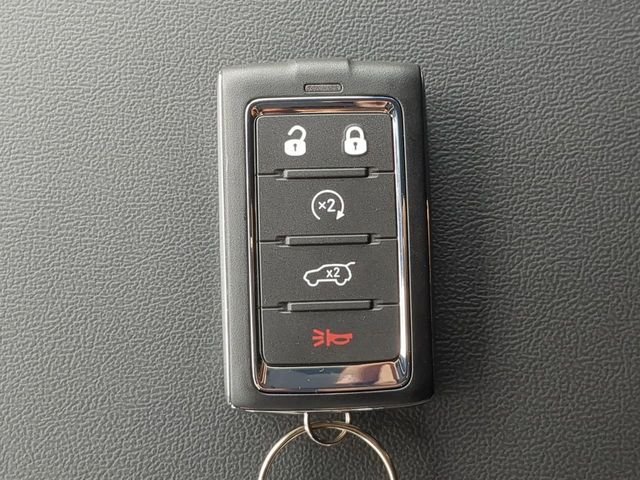 New 2026 Baltic Gray Metallic Clear-Coat Exterior Paint Jeep Laredo X image 37