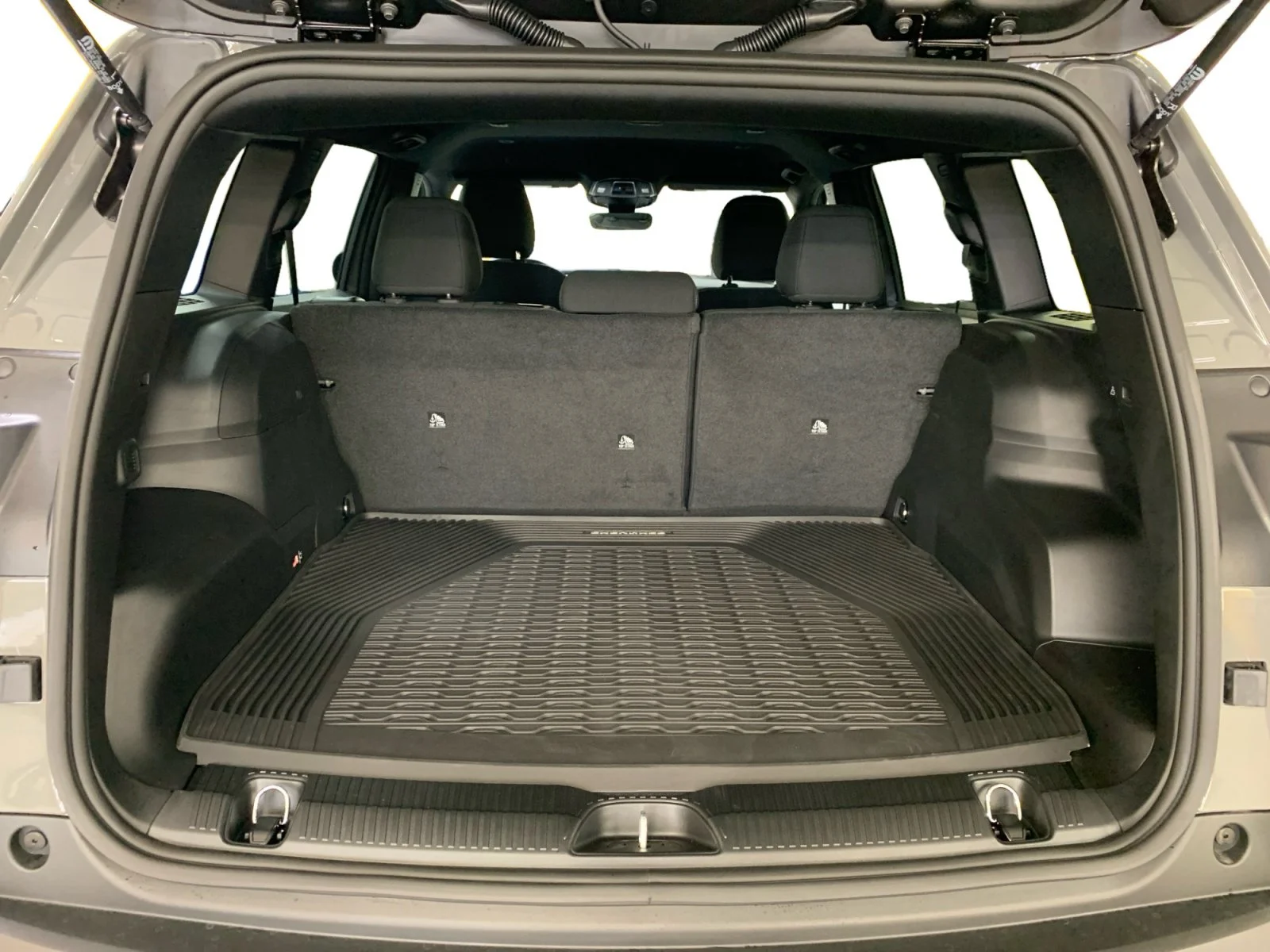 New 2026 STING-GREY Jeep Laredo image 19