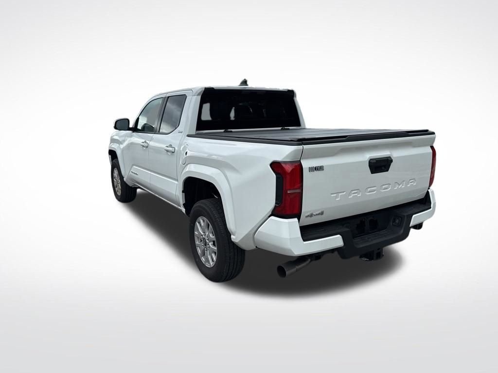 Used 2025 White Toyota SR5 image 7