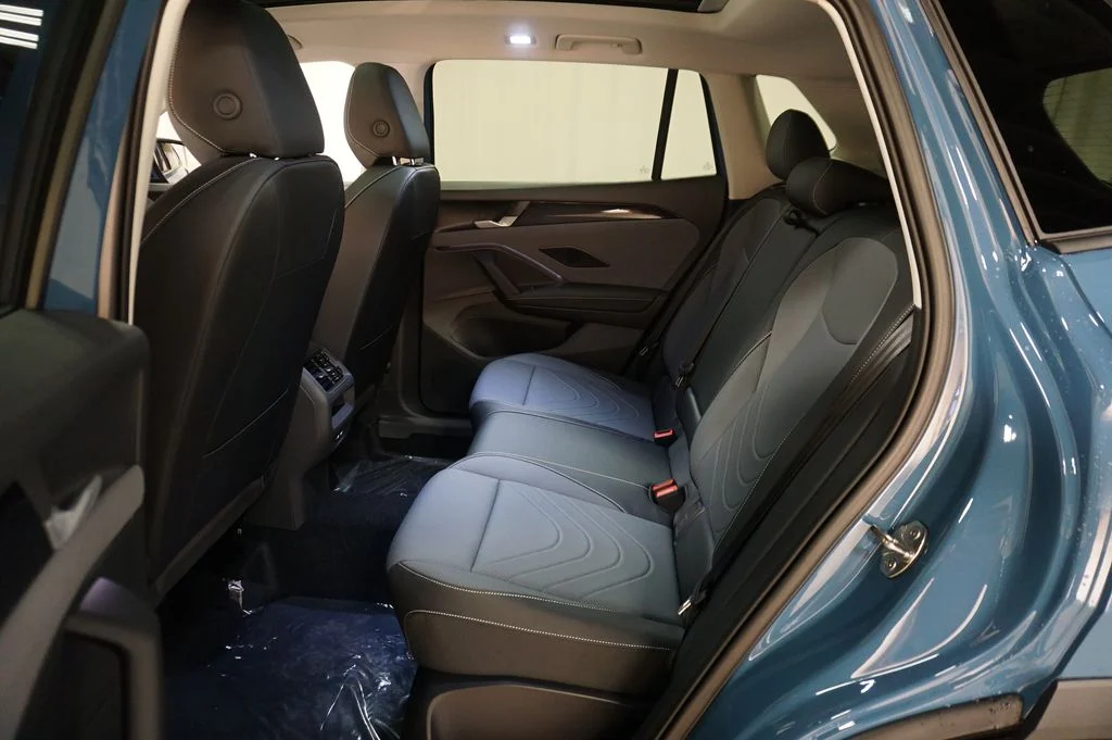 New 2026 Monterey Blue Pearl Volkswagen 2.0T SE image 11