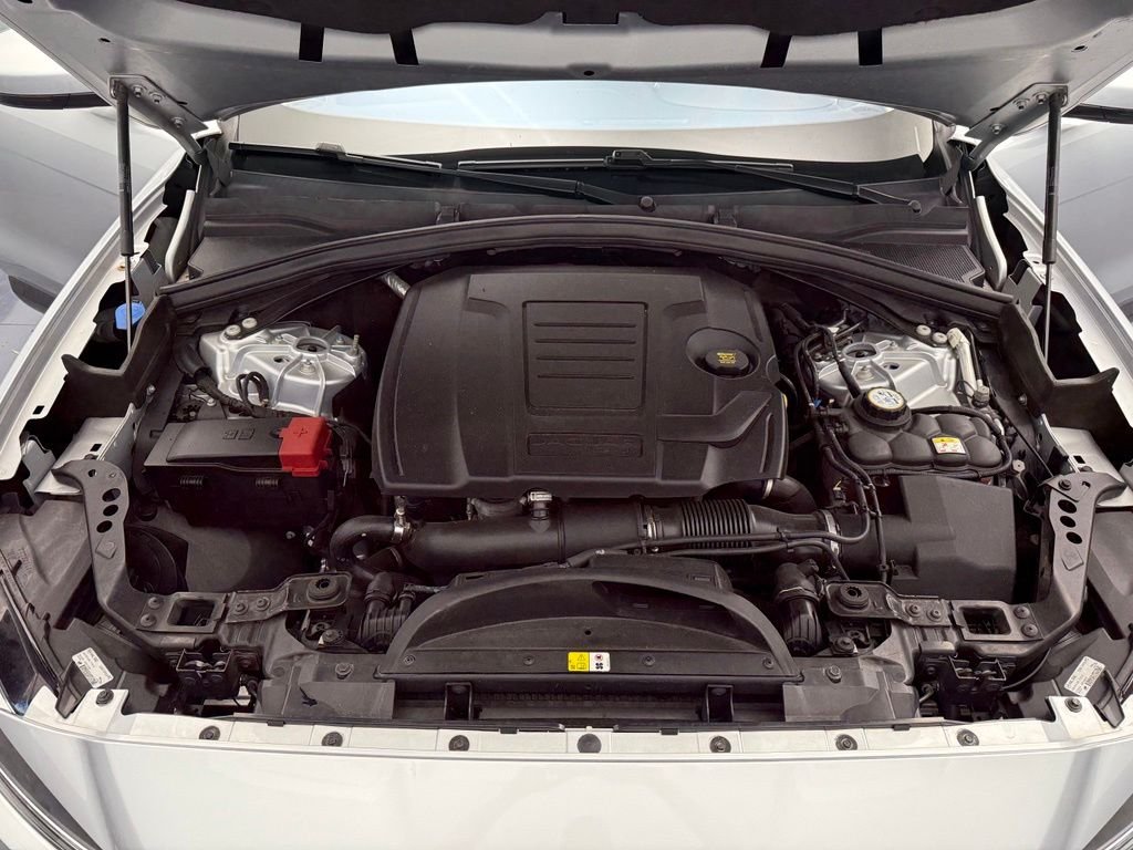 Used 2019 Silver Jaguar 25t Premium image 8