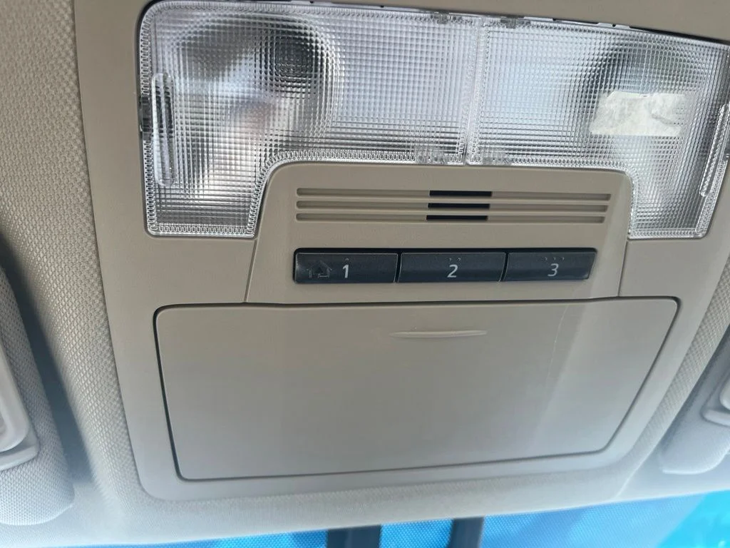 Used 2014 Super White Toyota XLE image 21