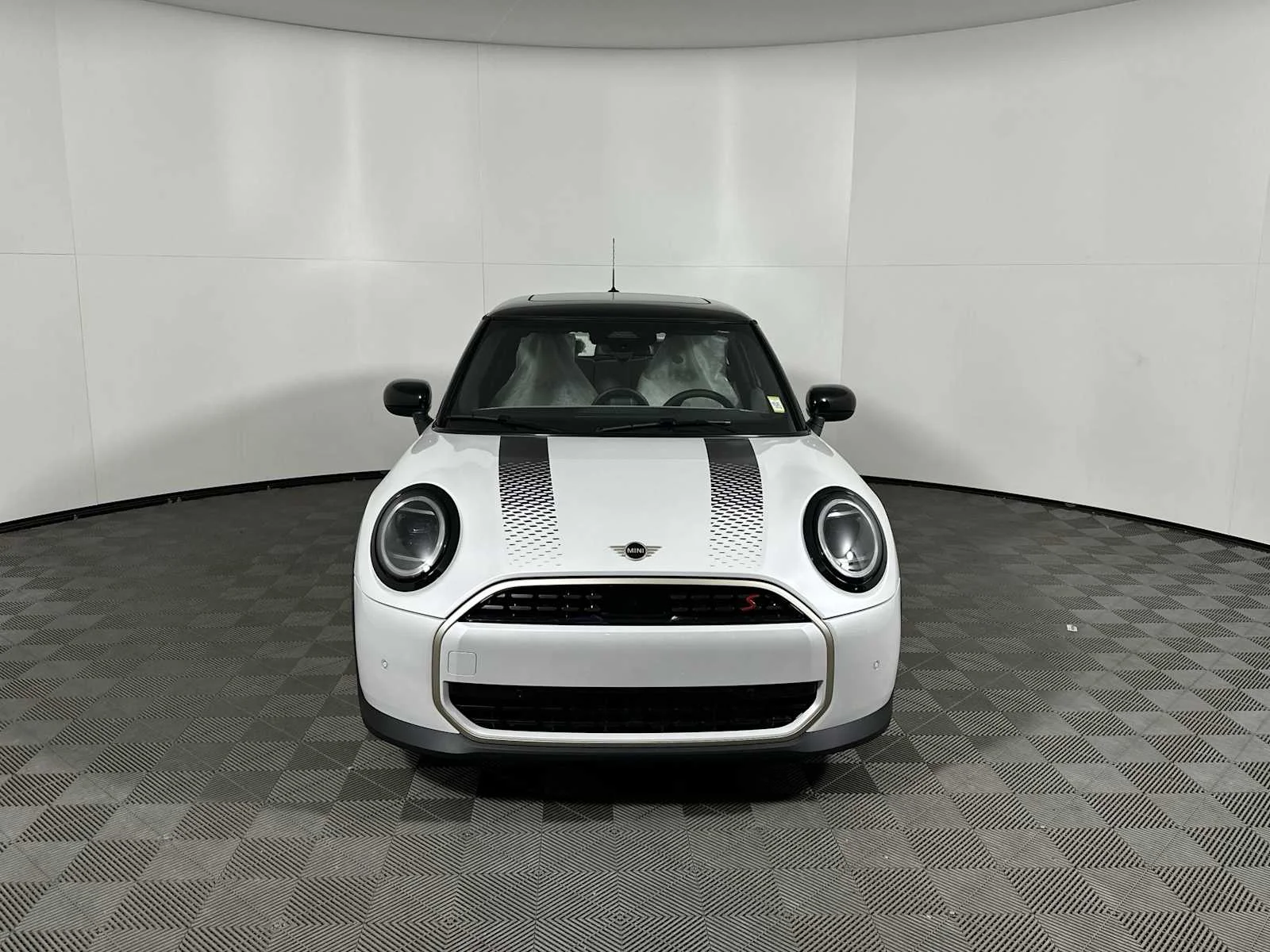 New 2026 Nanuq White Metallic MINI Signature Plus image 5