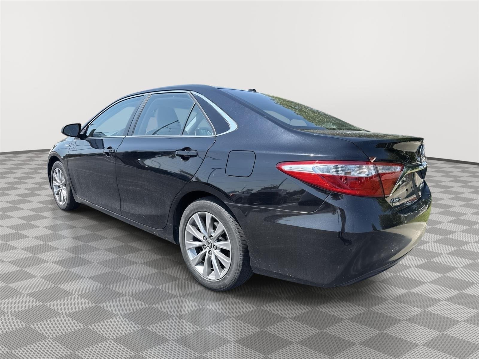 Used 2015 Attitude Black Metallic Toyota XLE image 3