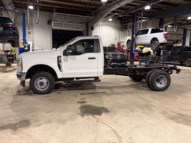 2026 Ford F-350 Super Duty Chassis Cab XL - Photo 16