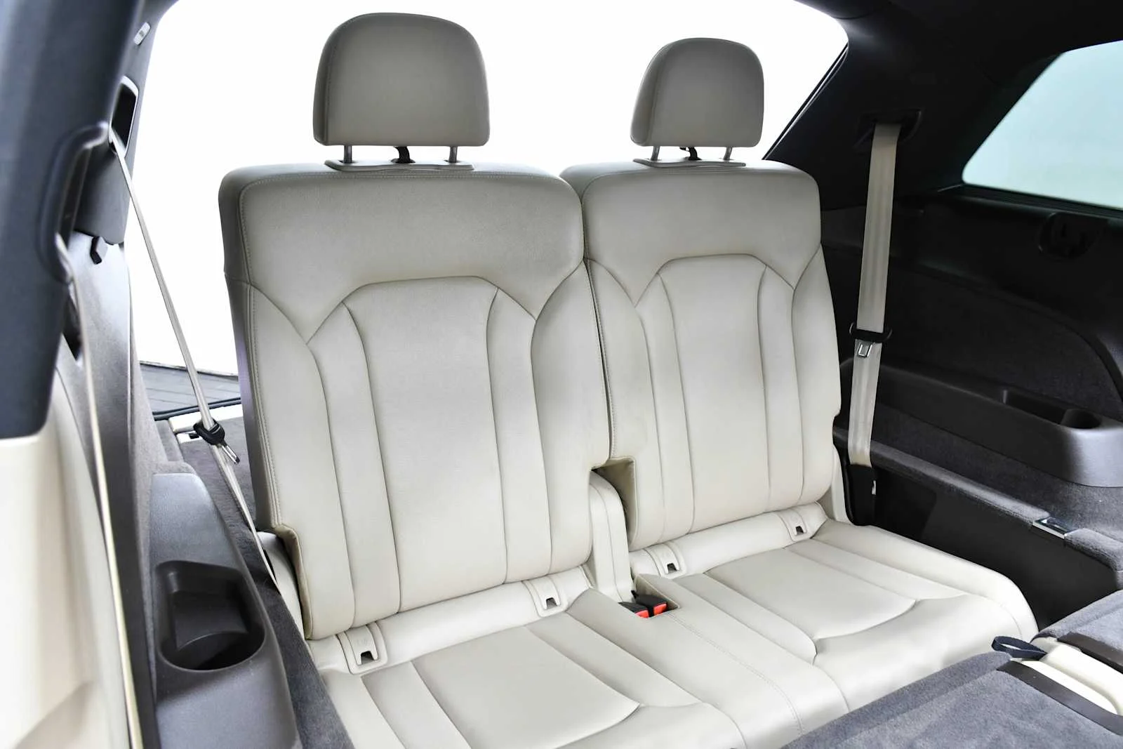 Used 2017 Florett Silver Metallic Audi Prestige image 27