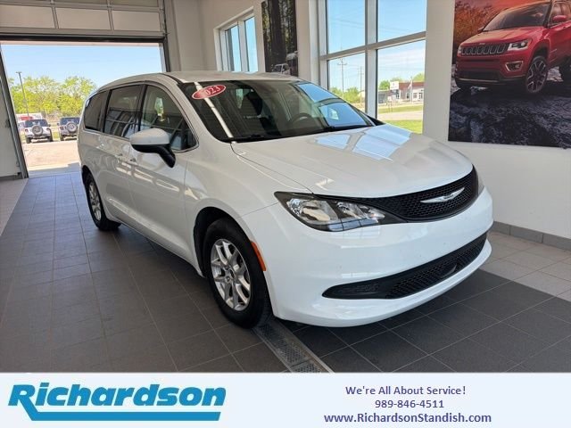 2023 Chrysler Voyager LX's photo