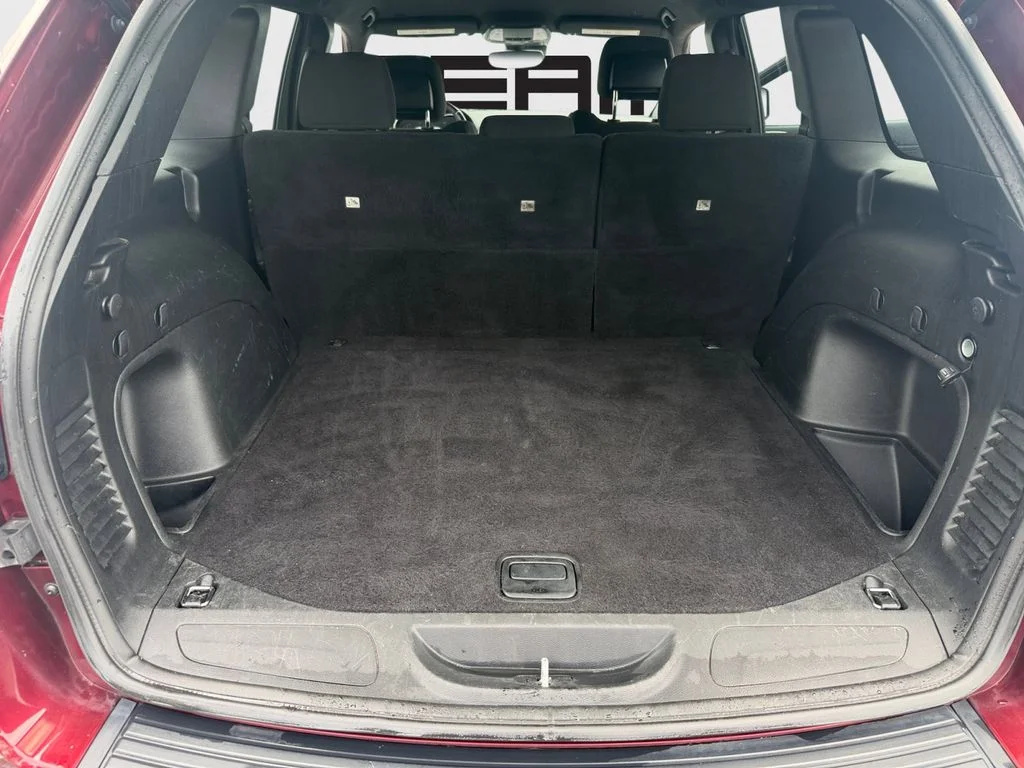Used 2021 Red Jeep Laredo E image 13