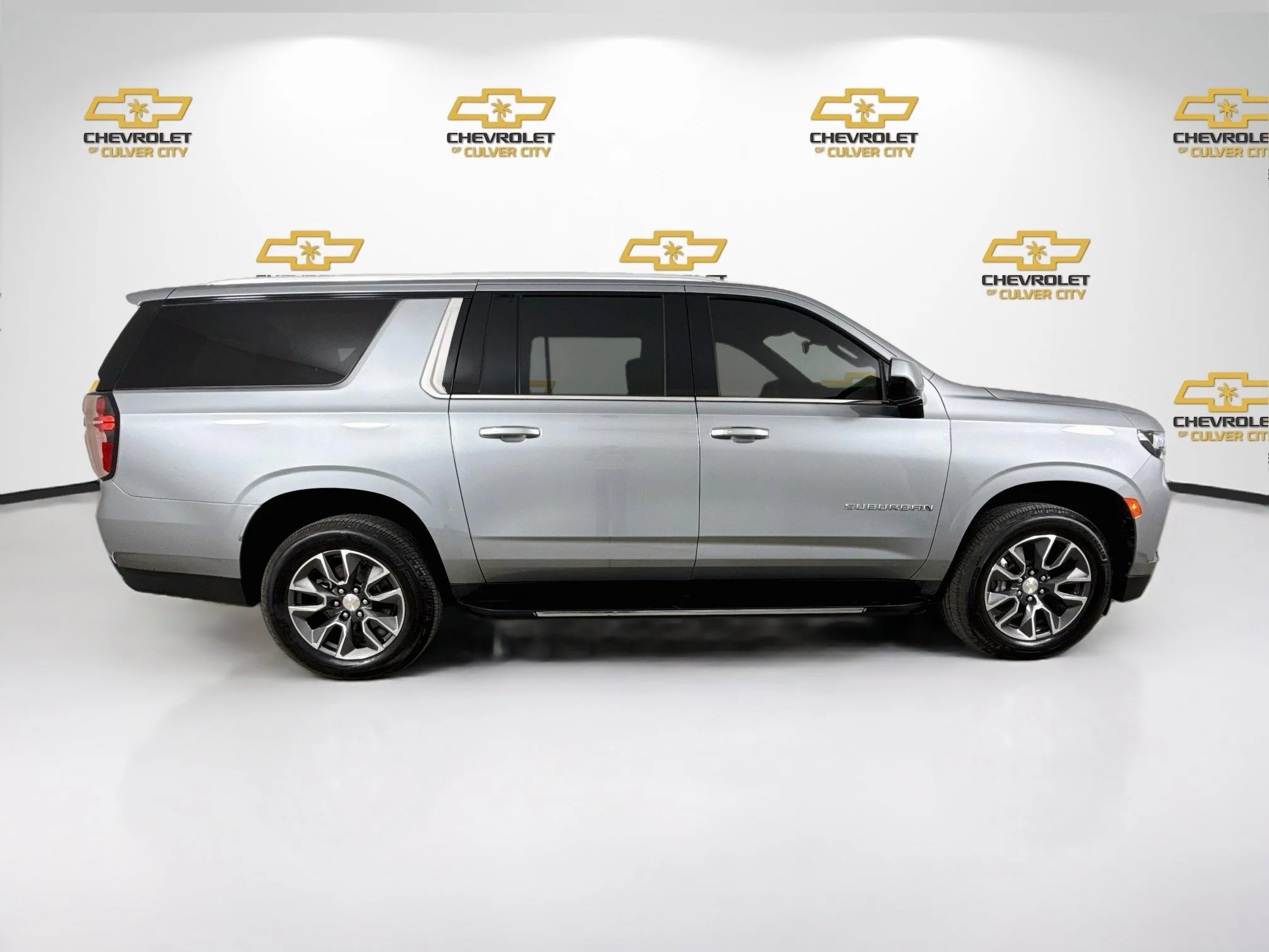 Used 2023 STERLING GRAY METALLIC Chevrolet LS image 9