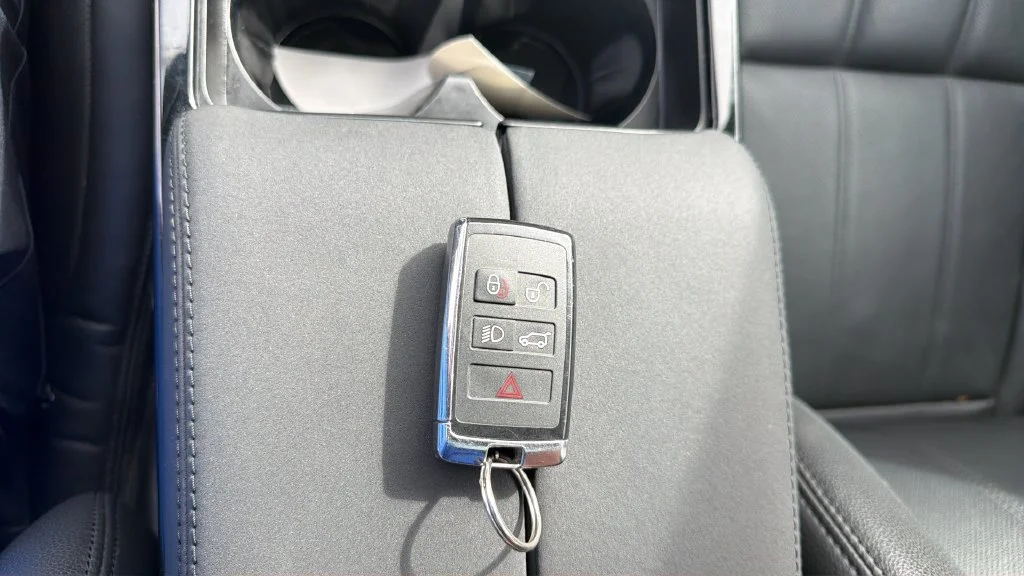 Used 2024 Silver Land Rover S image 25