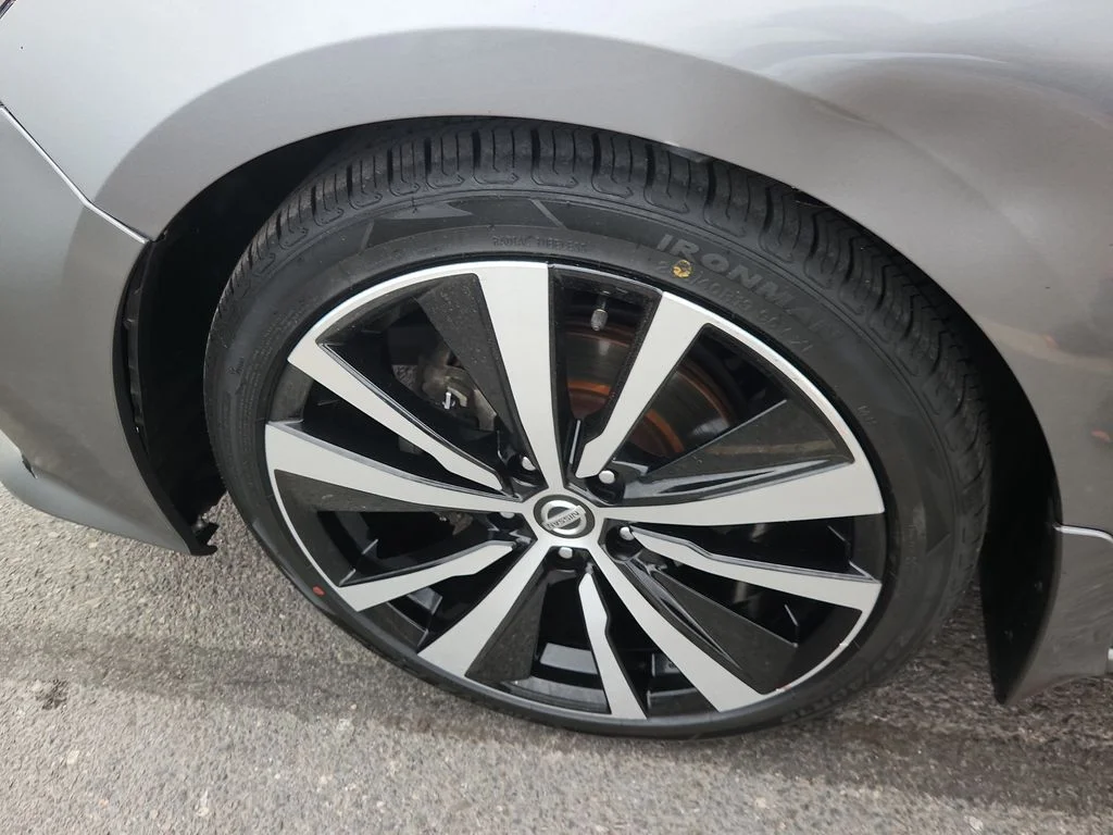 Used 2019 Gray Nissan 2.5 Platinum image 13