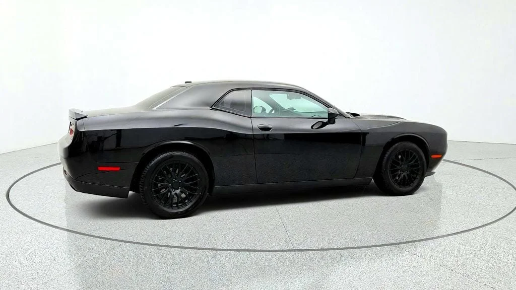 Used 2015 Pitch Black Clearcoat Dodge 2dr Coupe SXT image 4
