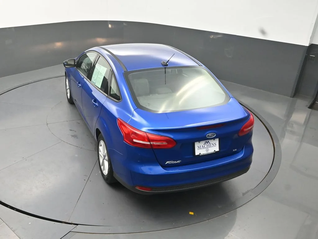 Used 2018 Blue Ford SE image 19
