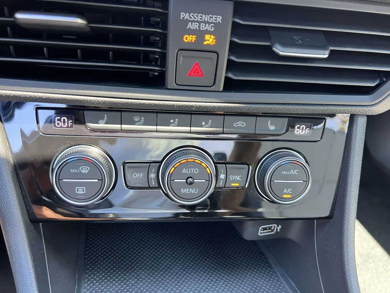 Used 2019 Deep Black Volkswagen 1.4T R-Line image 41