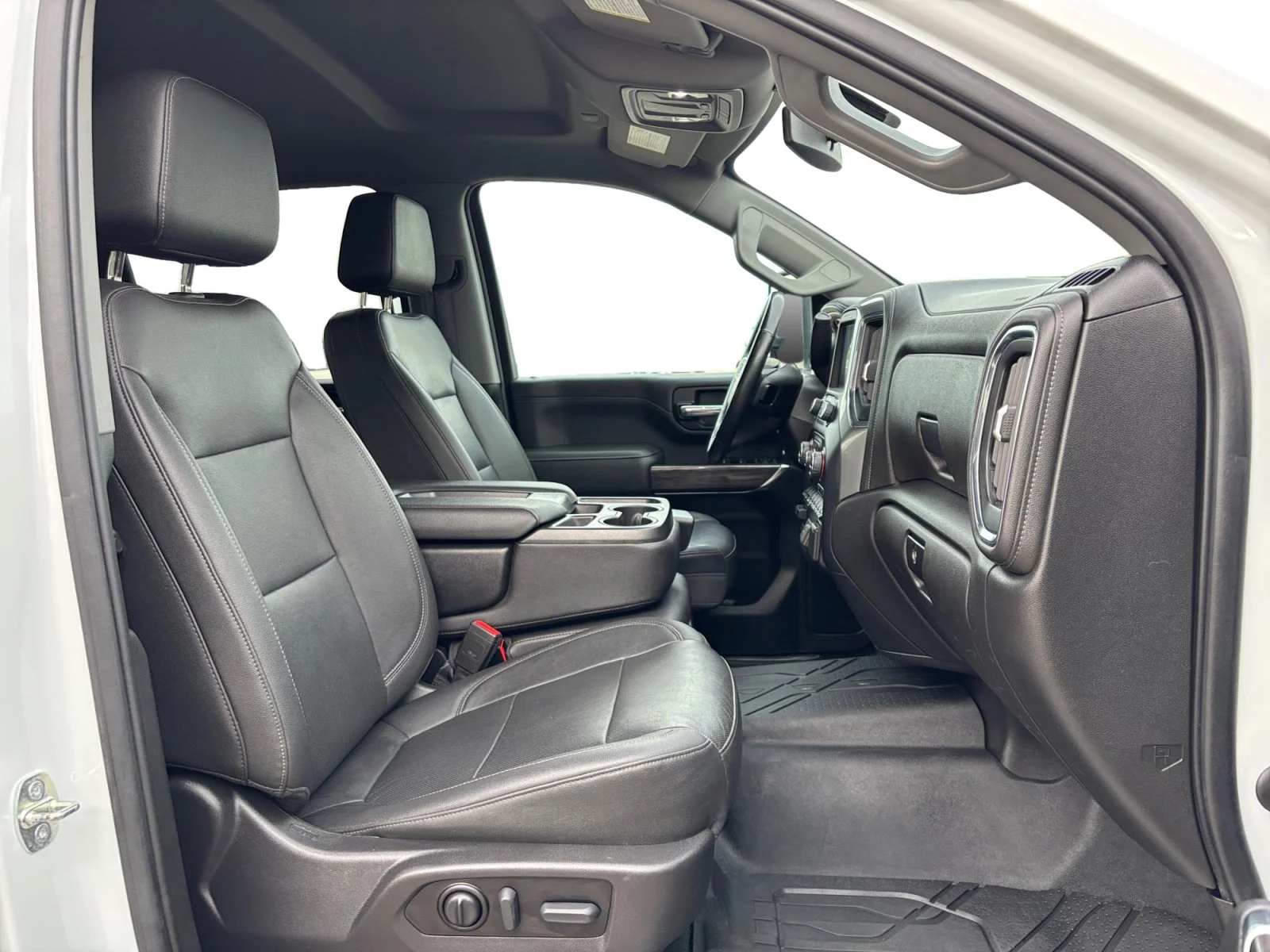 Used 2022 White Chevrolet LTZ image 17