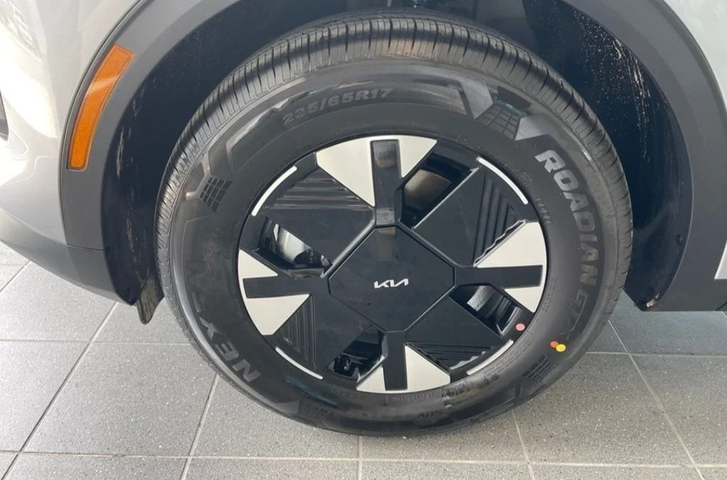 New 2026 Gray Kia LX image 23