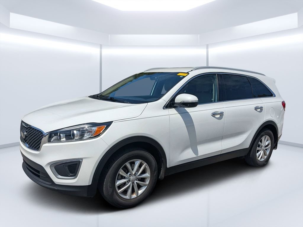 Used 2017 White Kia LX image 7