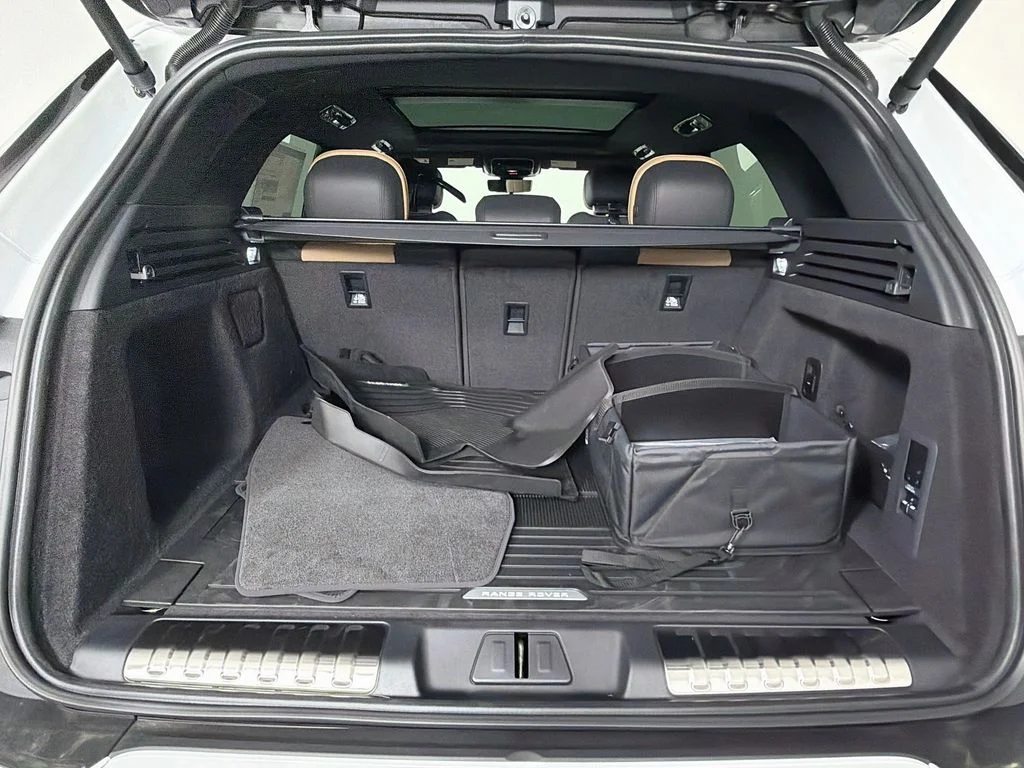 New 2026 Fuji White Land Rover Dynamic SE image 28