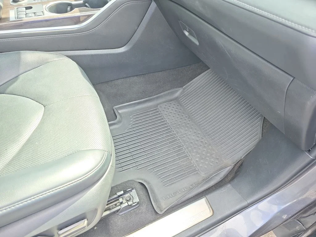 Used 2023 Magnetic Gray Metallic Toyota Platinum image 18