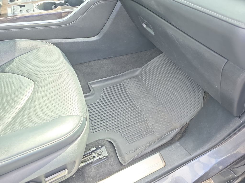 Used 2023 Magnetic Gray Metallic Toyota Platinum image 18
