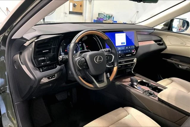 Certified Used 2024 NORI GREEN PEARL Lexus Luxury image 17