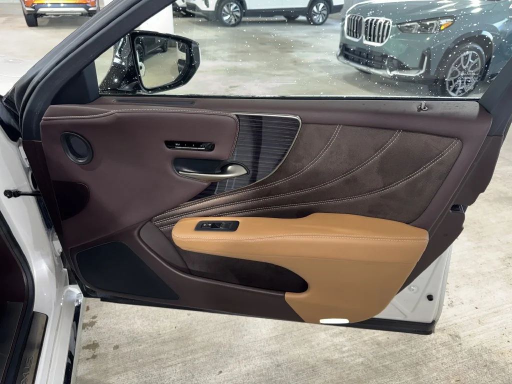 Used 2019 White Lexus 500 Base image 9