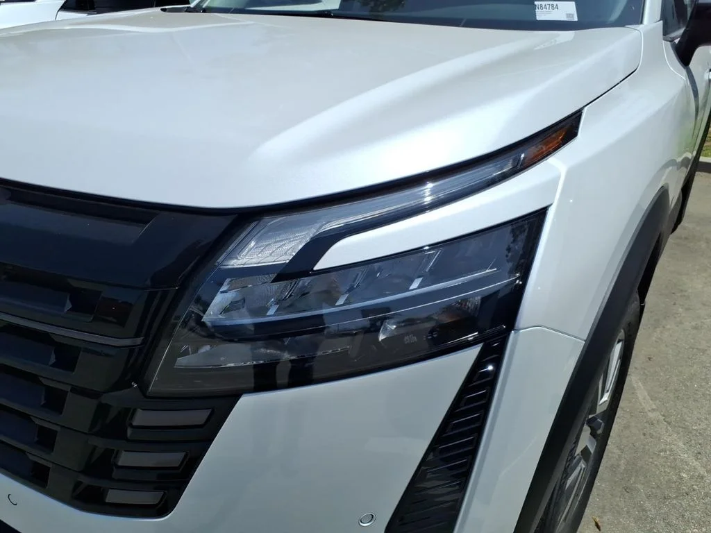 New 2026 Everest White Pearl TriCoat Nissan SL image 2