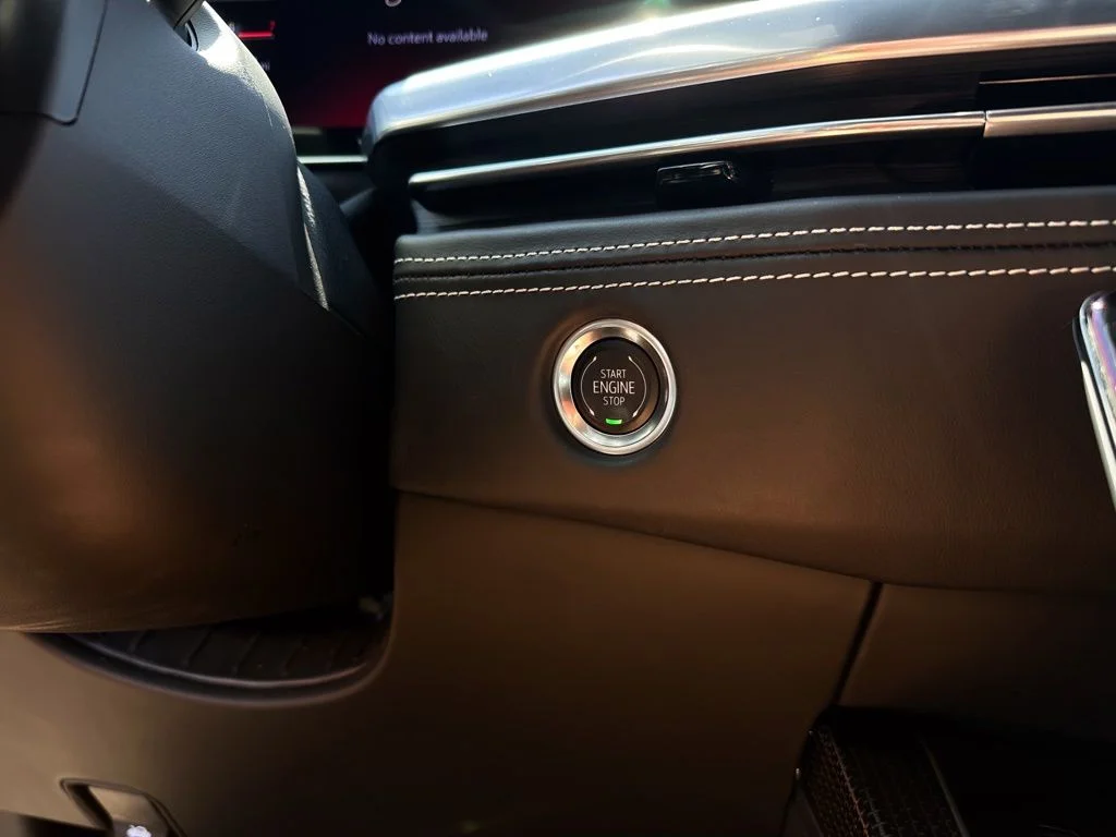 Used 2025 White Cadillac V-Series image 17