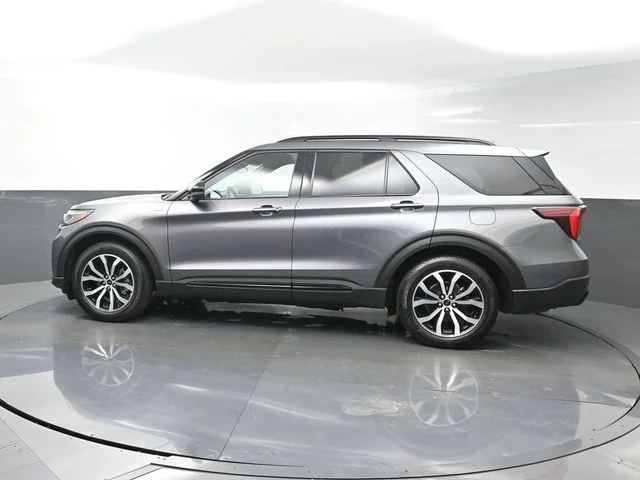 Used 2025 Gray Ford ST-Line image 4