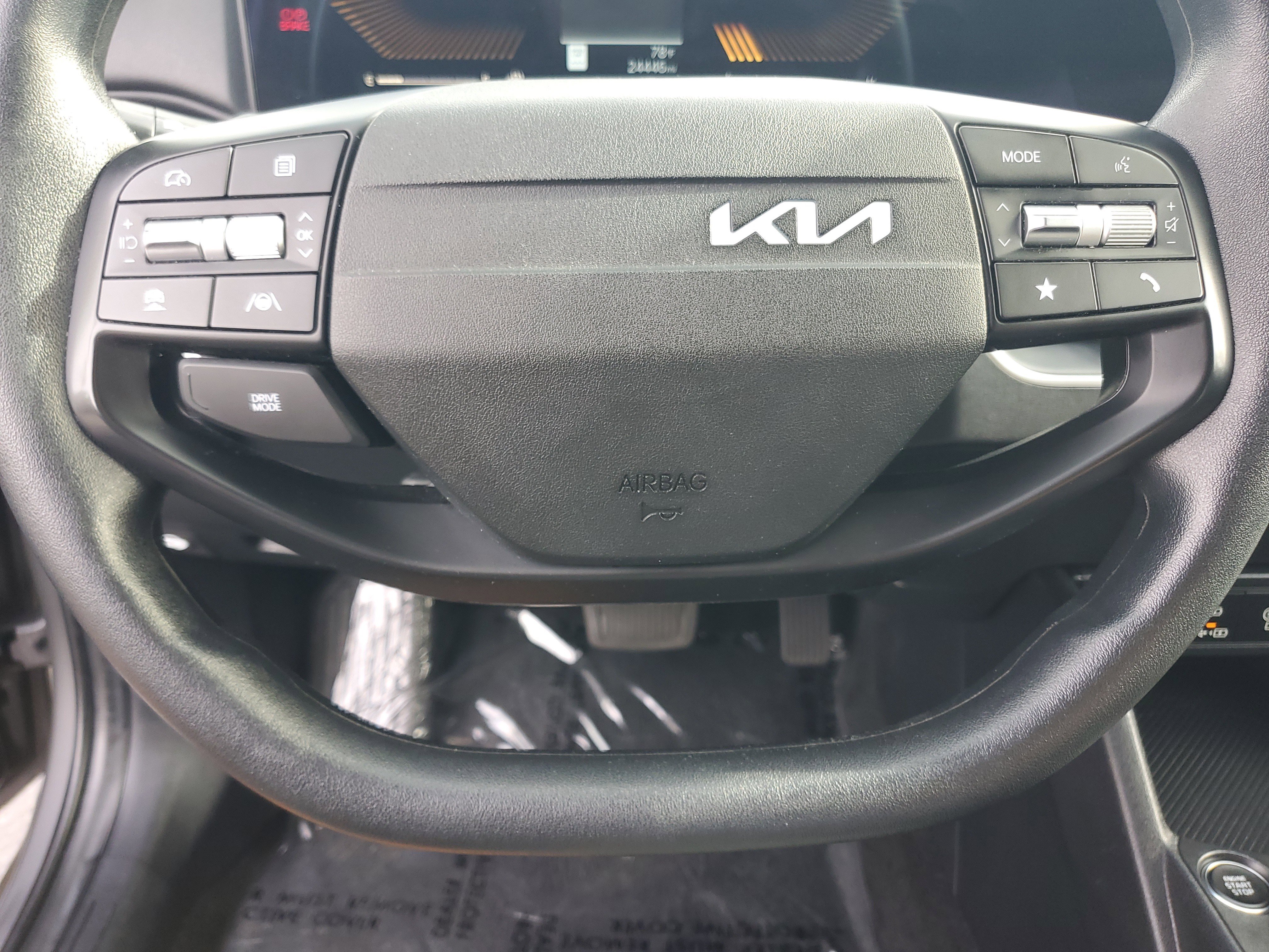 Used 2025 Gray Kia LXS image 21