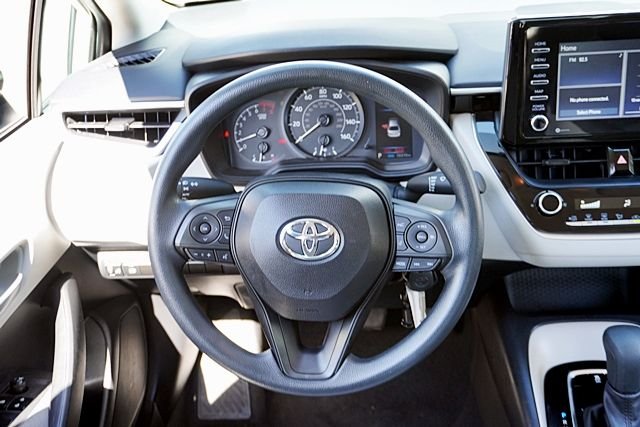 Used 2021 White Toyota L image 17