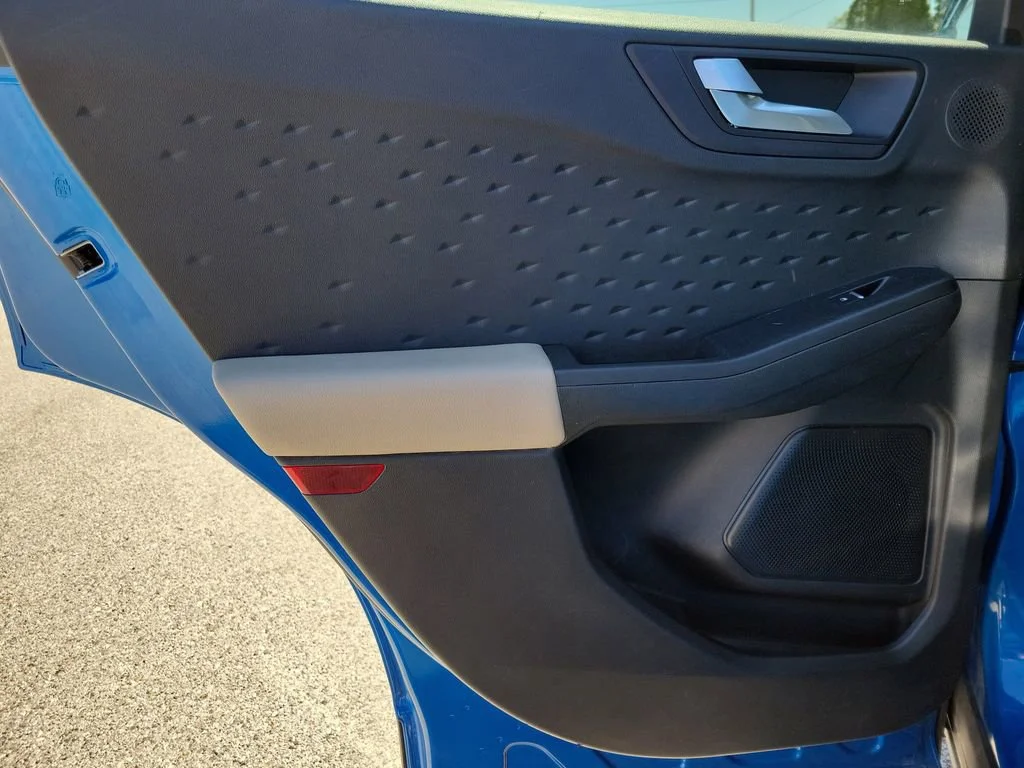 Used 2020  Ford Titanium Hybrid image 11