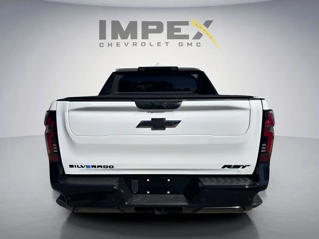 Used 2025 Summit White Chevrolet RST - Max Range image 3