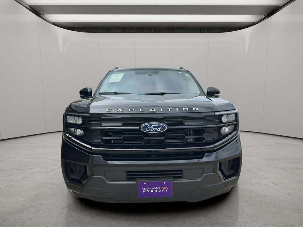 Used 2025 Agate Black Metallic Ford Active image 13