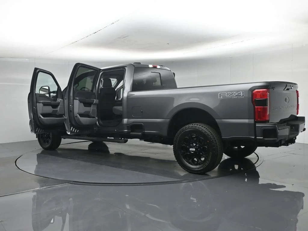 New 2026 Carbonized Gray Metallic Ford XLT image 35